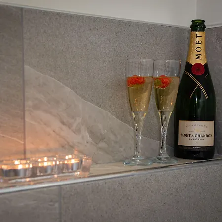 Abbey - Modern Serviced - Tourists & Professionals