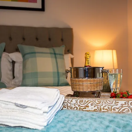 Abbey - Modern Serviced - Tourists & Professionals *