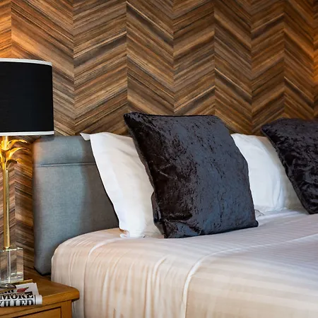 Abbey Modern For Tourists & Professionals バロー・イン・ファーネス