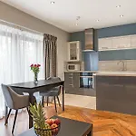 Abbey Apartments - Modern Serviced Apartments - Tourists & Professionals *