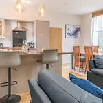 Abbey - Modern Serviced - Tourists & Professionals