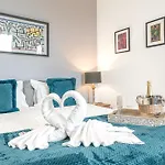Abbey - Modern Serviced - Tourists & Professionals Lejlighed *