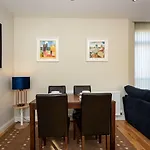 Apartment Abbey Apartments - Modern Serviced Apartments - Tourists & Professionals