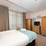 Apartment Abbey Apartments - Modern Serviced Apartments - Tourists & Professionals *