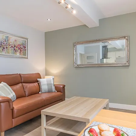 Abbey - Modern Serviced - Tourists & Professionals