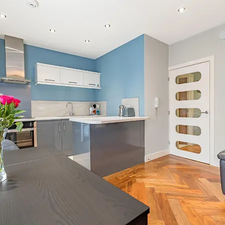 Abbey - Modern Serviced - Tourists & Professionals Appartement