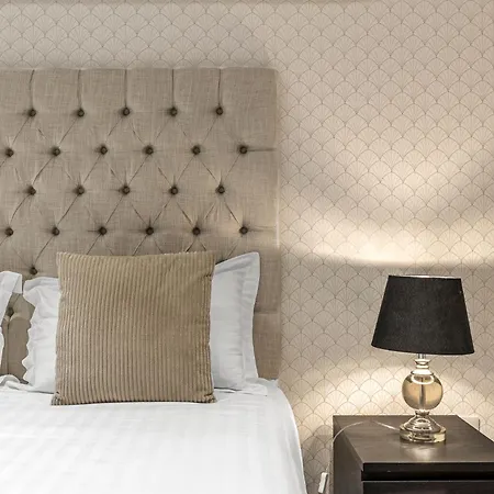 Abbey - Modern Serviced - Tourists & Professionals Appartement