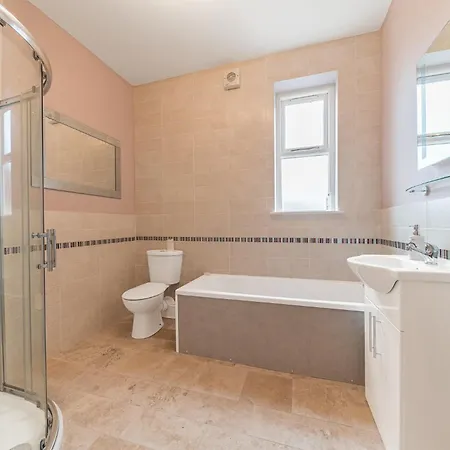 Abbey - Modern Serviced - Tourists & Professionals