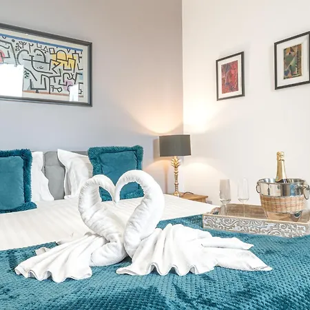 Abbey - Modern Serviced - Tourists & Professionals Appartement *