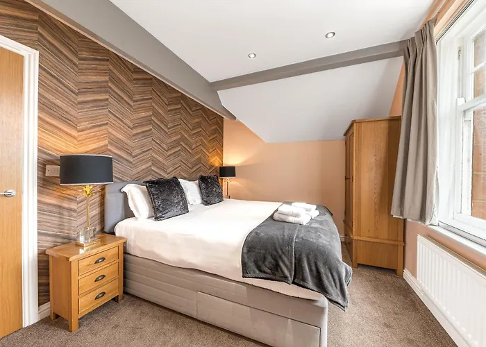 Abbey Apartments - Modern Serviced Apartments - Tourists & Professionals