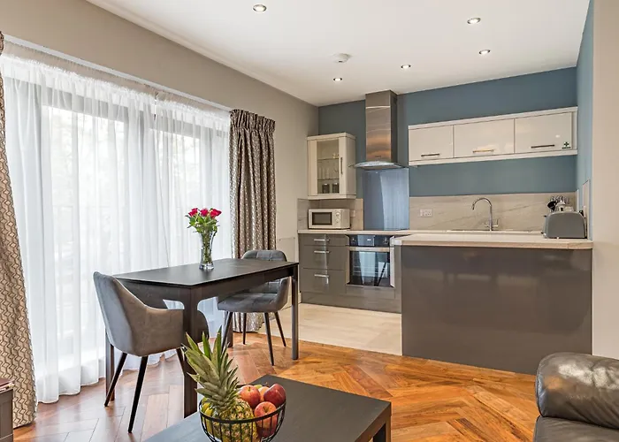 Abbey Apartments - Modern Serviced Apartments - Tourists & Professionals *