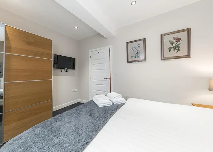 Apartment Abbey Apartments - Modern Serviced Apartments - Tourists & Professionals *