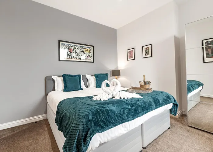 Abbey Apartments - Modern Serviced Apartments - Tourists & Professionals