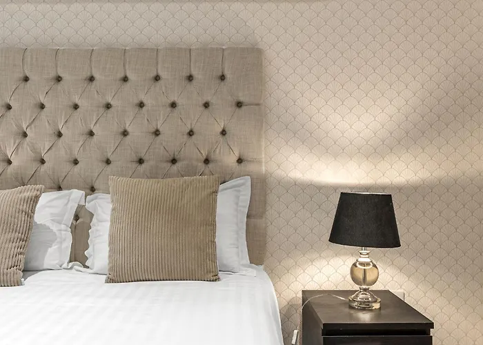 Abbey Apartments - Modern Serviced Apartments - Tourists & Professionals Apartment