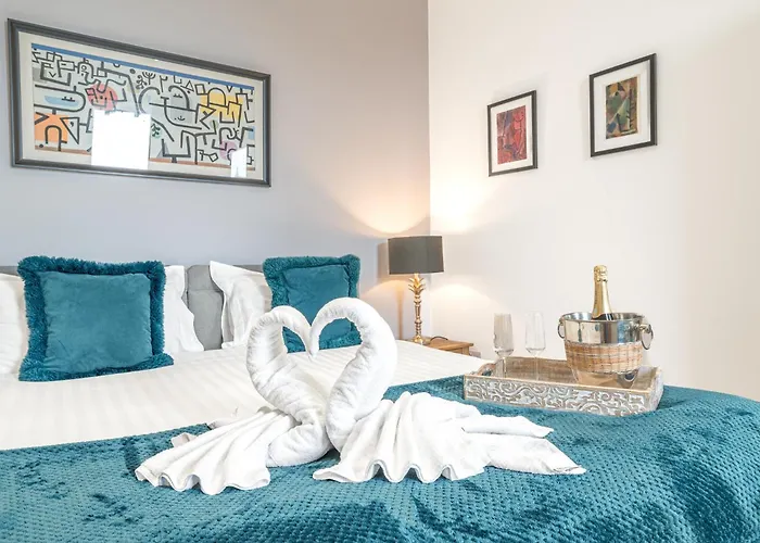 Abbey Apartments - Modern Serviced Apartments - Tourists & Professionals Apartment *