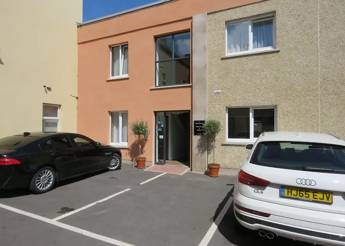 Abbey Apartments - Modern Serviced Apartments - Tourists & Professionals Apartment *