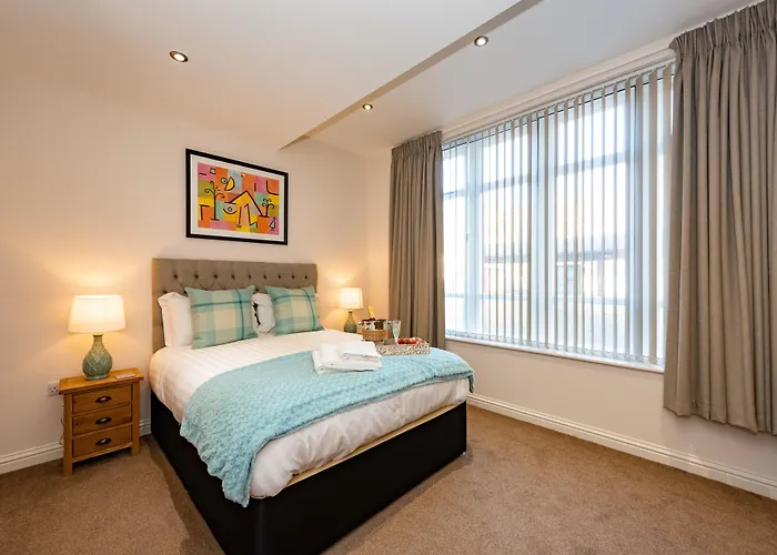 Abbey Apartments - Modern Serviced Apartments - Tourists & Professionals *