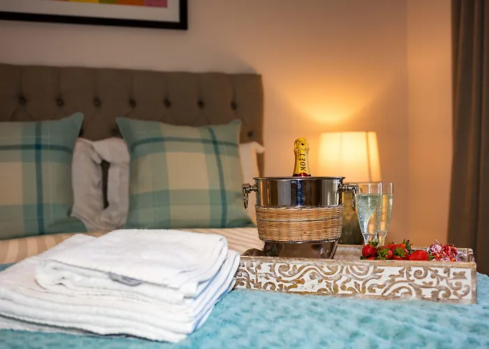 Abbey Apartments - Modern Serviced Apartments - Tourists & Professionals *