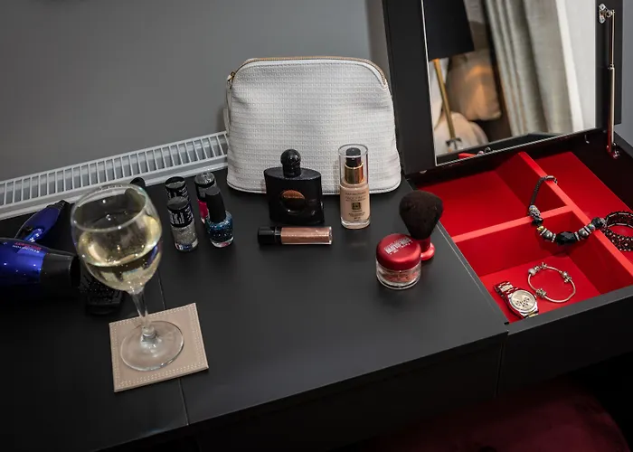 Abbey Apartments - Modern Serviced Apartments - Tourists & Professionals Apartment *