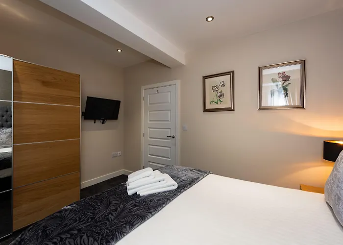 Abbey Apartments - Modern Serviced Apartments - Tourists & Professionals Apartment