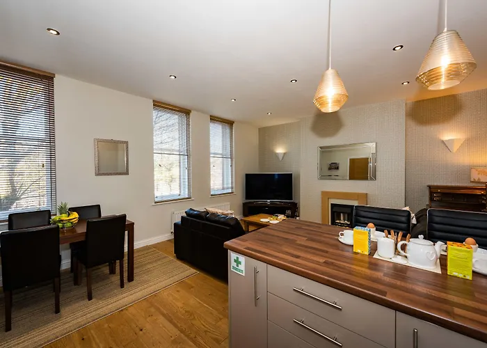 Abbey Apartments - Modern Serviced Apartments - Tourists & Professionals