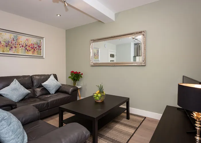 Abbey Apartments - Modern Serviced Apartments - Tourists & Professionals Apartment *