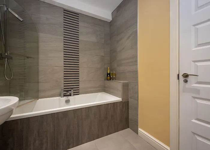 Apartment Abbey Apartments - Modern Serviced Apartments - Tourists & Professionals *