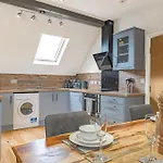 Abbey - Modern Serviced - Tourists & Professionals Apartmán *
