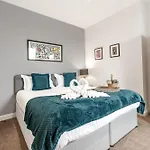 Abbey - Modern Serviced - Tourists & Professionals