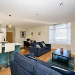 Abbey - Modern Serviced - Tourists & Professionals *