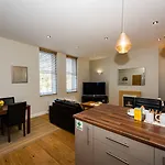 Abbey - Modern Serviced - Tourists & Professionals