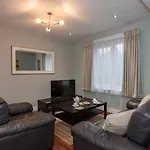Abbey - Modern Serviced - Tourists & Professionals Apartmán *