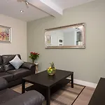Abbey - Modern Serviced - Tourists & Professionals Apartmán *